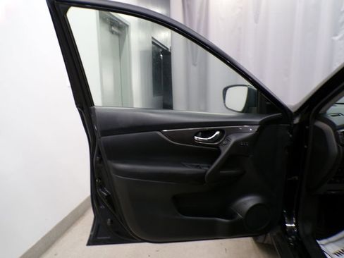 Used 2019 Nissan Rogue SV w/ Premium Package AWD/4WD image 13