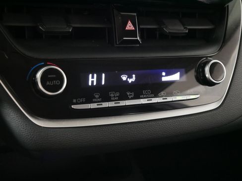 Used 2021 Toyota Corolla LE image 23