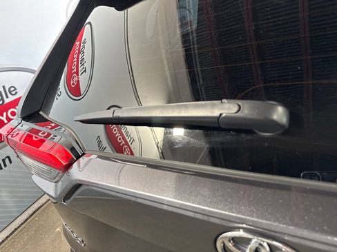 Used 2025 Toyota RAV4 XLE FWD image 22