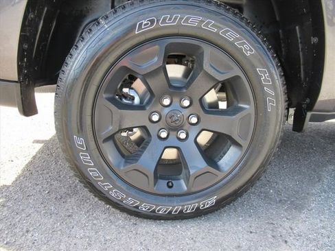 New 2026 RAM 1500 4x4 Crew Cab image 7