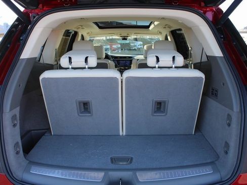 Used 2023 Cadillac XT6 Premium Luxury w/ Technology Package image 5