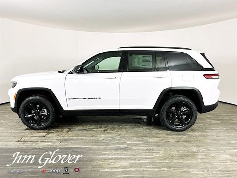 New 2025 Jeep Grand Cherokee Limited w/ Black Appearance Package image 9