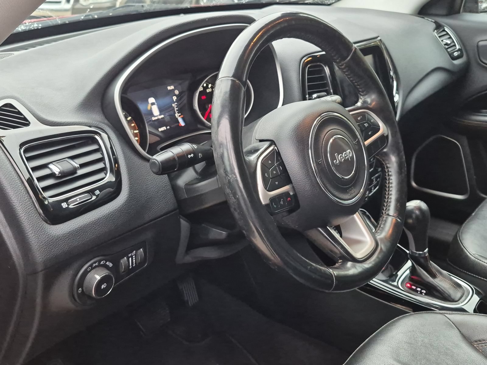 Used 2018 Jeep Compass Limited w/ Navigation Group AWD/4WD image 11