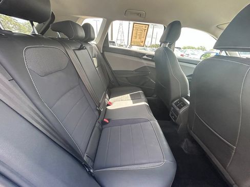 Certified 2022 Volkswagen Taos SE FWD image 37