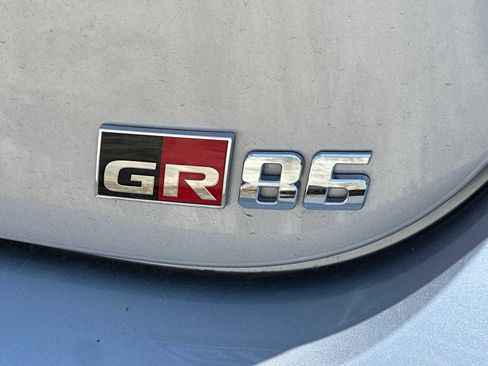 Used 2022 Toyota GR86 w/ ALL Weather Mat Package (TMS) RWD image 8