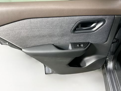 Used 2023 Nissan Rogue S AWD/4WD image 25