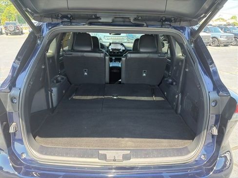 Used 2022 Toyota Highlander XSE FWD image 12