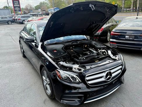 Used 2017 Mercedes-Benz E 300 4MATIC image 4