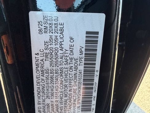 Used 2025 Honda Pilot Sport image 32