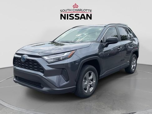 Used 2023 Toyota RAV4 LE AWD/4WD image 3