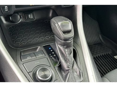 Certified 2020 Toyota RAV4 LE AWD/4WD image 24