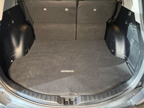 Used 2018 Toyota RAV4 LE w/ Carpet Mat Package FWD image 22