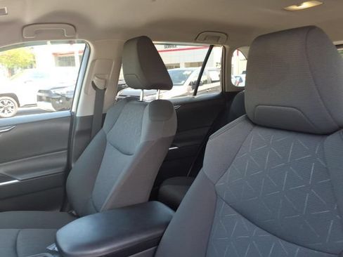 Used 2022 Toyota RAV4 XLE FWD image 16