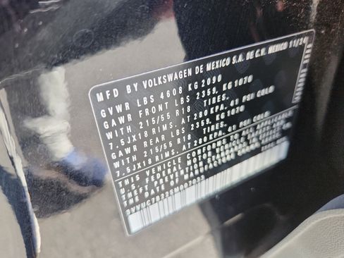 Certified 2025 Volkswagen Taos SE image 25