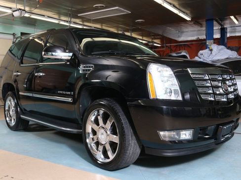 Used 2007 Cadillac Escalade AWD w/ Information Package image 1