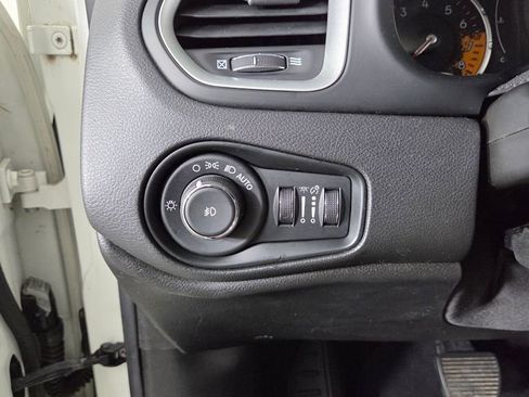 Used 2015 Jeep Renegade Latitude w/ Cold Weather Group AWD/4WD image 20