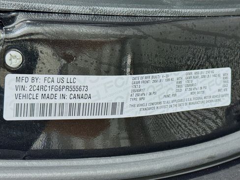 Used 2023 Chrysler Pacifica Touring FWD image 39