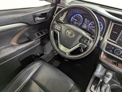 Used 2017 Toyota Highlander XLE FWD image 9