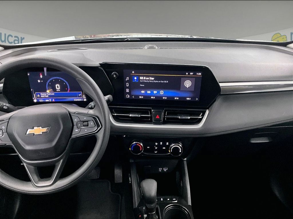 Used 2025 Chevrolet TrailBlazer LT AWD/4WD image 18