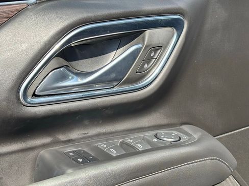 Used 2023 Chevrolet Suburban Z71 image 28