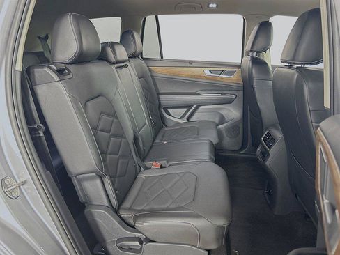 Certified 2024 Volkswagen Atlas SE w/ Panoramic Sunroof Package AWD/4WD image 28