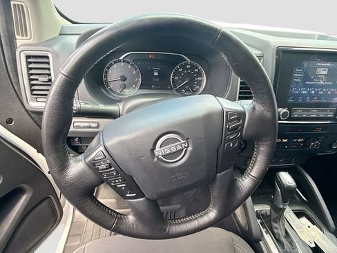 Used 2022 Nissan Frontier SV AWD/4WD image 13