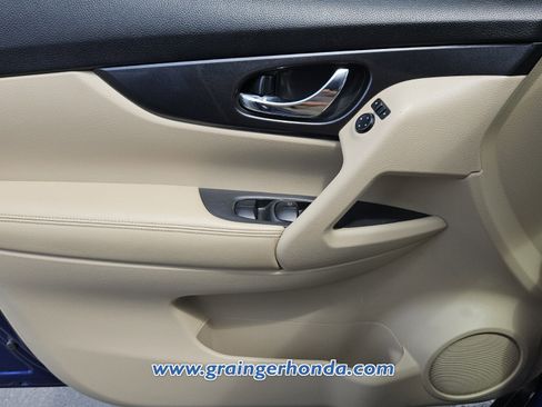 Used 2020 Nissan Rogue SV AWD/4WD image 23