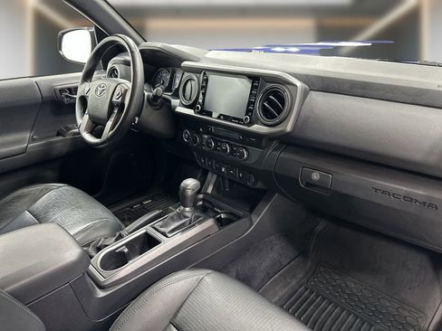 Used 2023 Toyota Tacoma TRD Sport w/ TRD Premium Sport Package AWD/4WD image 6