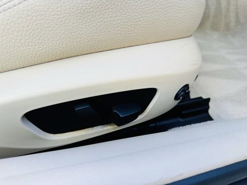 Used 2010 BMW 328i Convertible image 37