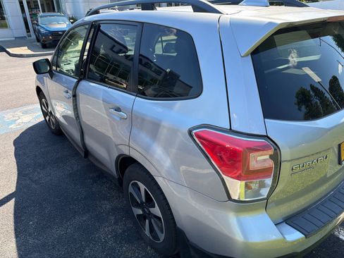 Used 2017 Subaru Forester 2.5i Premium w/ All-Weather Package AWD/4WD image 10