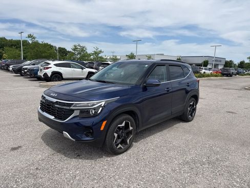 Used 2024 Kia Seltos EX AWD/4WD image 1