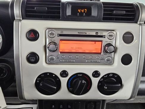 Used 2013 Toyota FJ Cruiser 4WD w/ Upgrade Pkg image 16