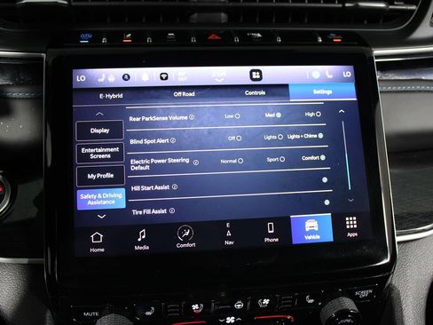 Used 2022 Jeep Grand Cherokee Trailhawk w/ Advanced Protech Group II AWD/4WD image 26