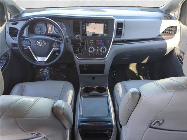 Used 2015 Toyota Sienna XLE w/ XLE Navigation Package FWD image 18