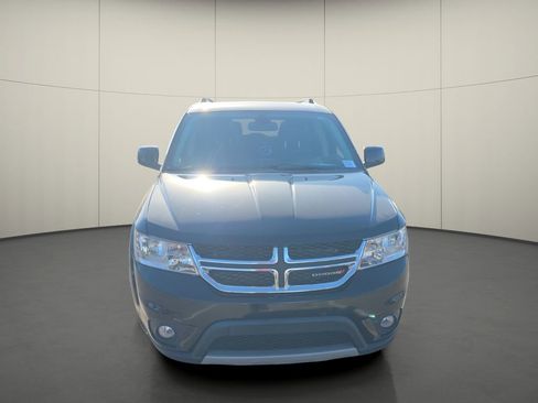 Used 2019 Dodge Journey SE w/ Connectivity Group FWD image 2