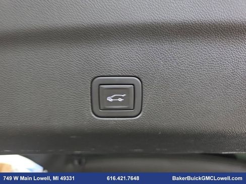 Used 2024 Chevrolet Suburban RST w/ Luxury Package image 13