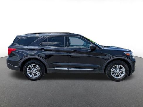 Used 2020 Ford Explorer XLT w/ Comfort Package AWD/4WD image 2