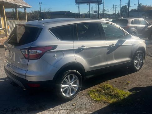 Used 2017 Ford Escape SE image 13