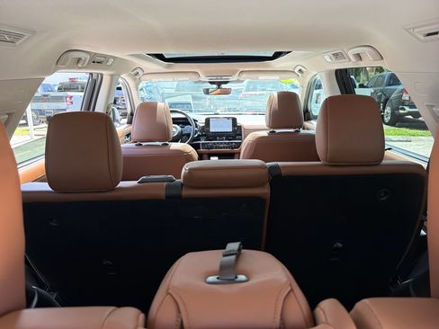 Used 2024 Nissan Pathfinder Platinum w/ Black Appearance Package FWD image 37