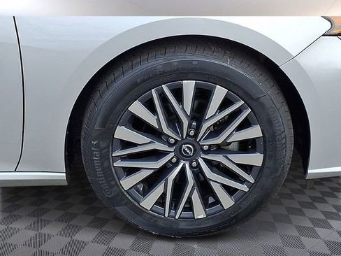 Certified 2025 Nissan Altima 2.5 SV image 9