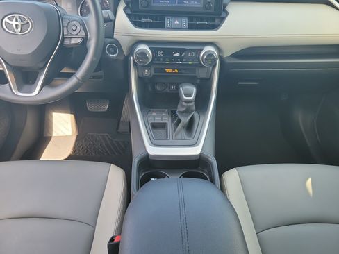 Used 2019 Toyota RAV4 XLE Premium FWD image 18