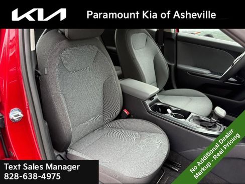 New 2025 Kia K4 LXS image 17