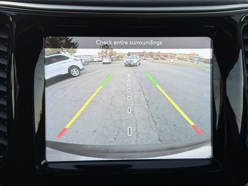 Used 2019 Jeep Cherokee Limited image 33