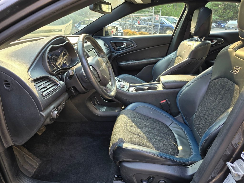 Used 2015 Chrysler 200 S w/ Comfort Group FWD image 8