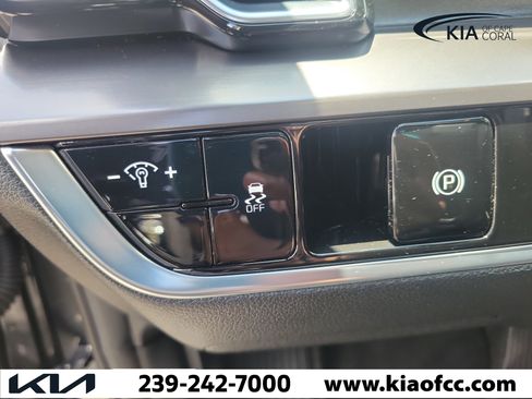 Certified 2023 Kia Sorento LX FWD image 28