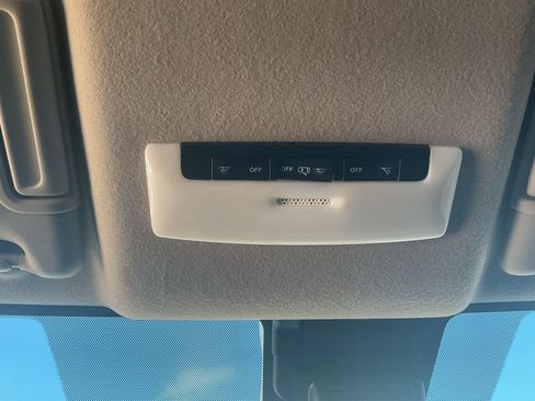 Used 2025 Nissan Versa SV w/ Trunk Package FWD image 18