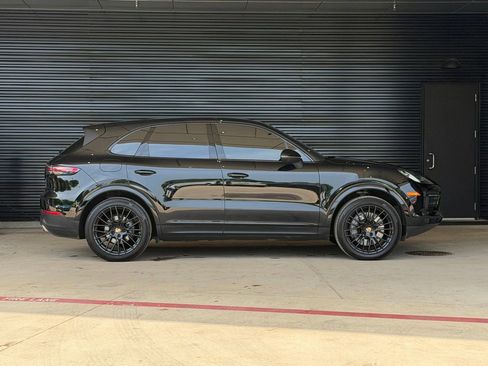 Certified 2023 Porsche Cayenne AWD/4WD image 9