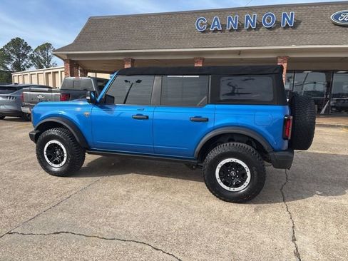 Certified 2023 Ford Bronco Badlands image 3