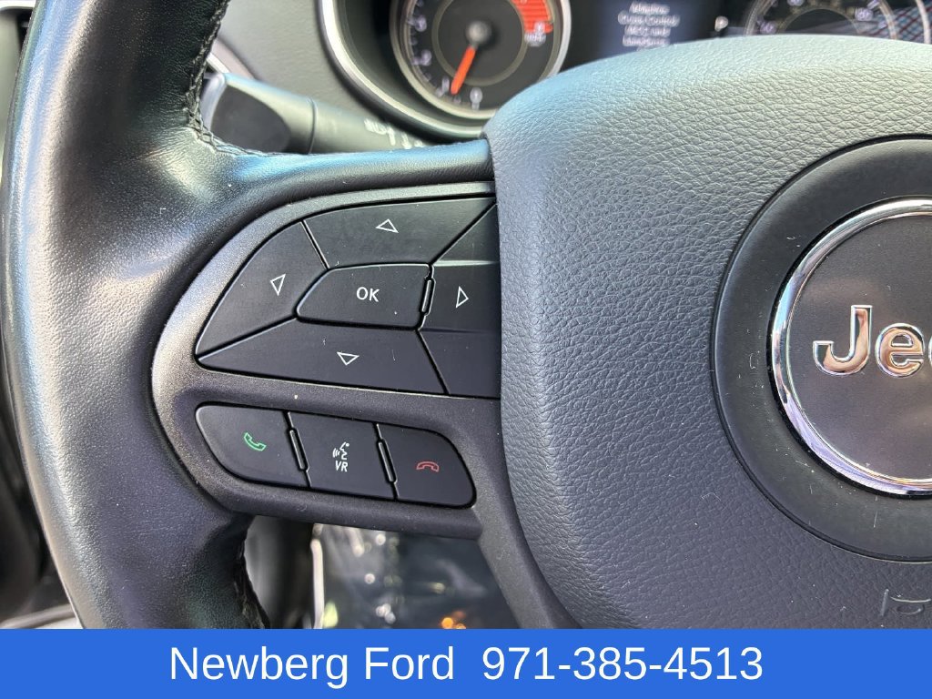 Used 2020 Jeep Cherokee Trailhawk AWD/4WD image 17