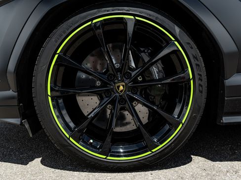 Used 2022 Lamborghini Urus AWD/4WD image 6